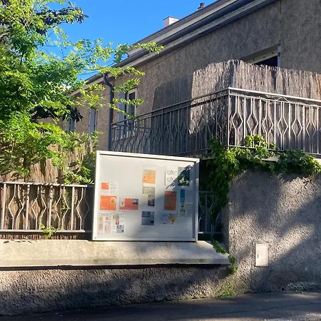 Maison Des Roses ホームステイ